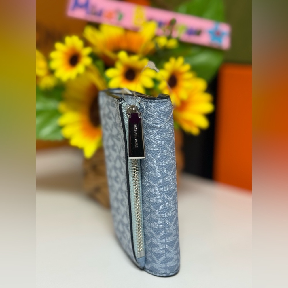🆕MICHAEL KORS S Jet Set Light blue/Silver Charm MD Envelope Trifold Wallet - Picture 14 of 17